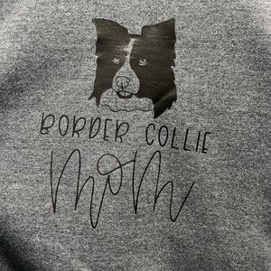 🥰NWOT |•GILDAN•| 'Border Collie Mom' Gray Soft Heavy Blend Sweatshirt Large